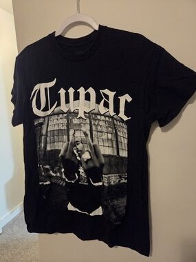 Black Tupac Graphic Tee